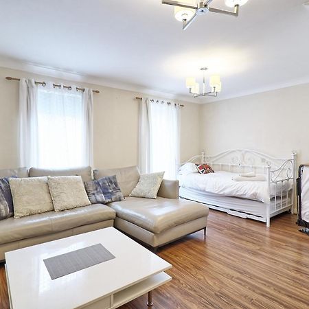 By Buildersbeds - Paignton House 4 Bedrooms Harold Wood Екстер'єр фото