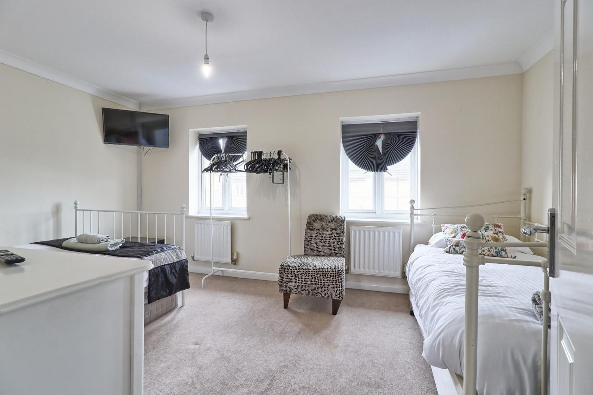 By Buildersbeds - Paignton House 4 Bedrooms Harold Wood Екстер'єр фото