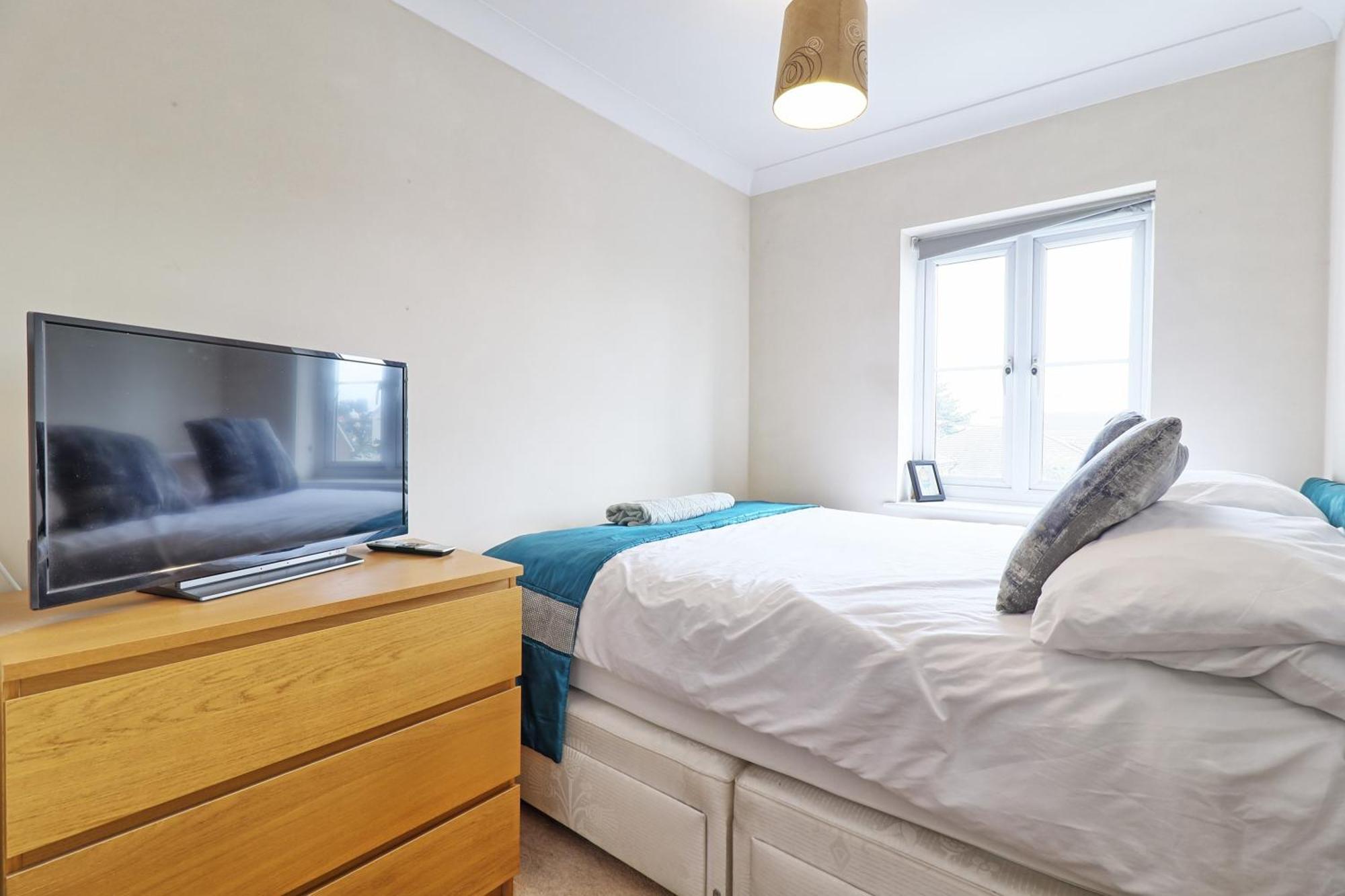 By Buildersbeds - Paignton House 4 Bedrooms Harold Wood Екстер'єр фото