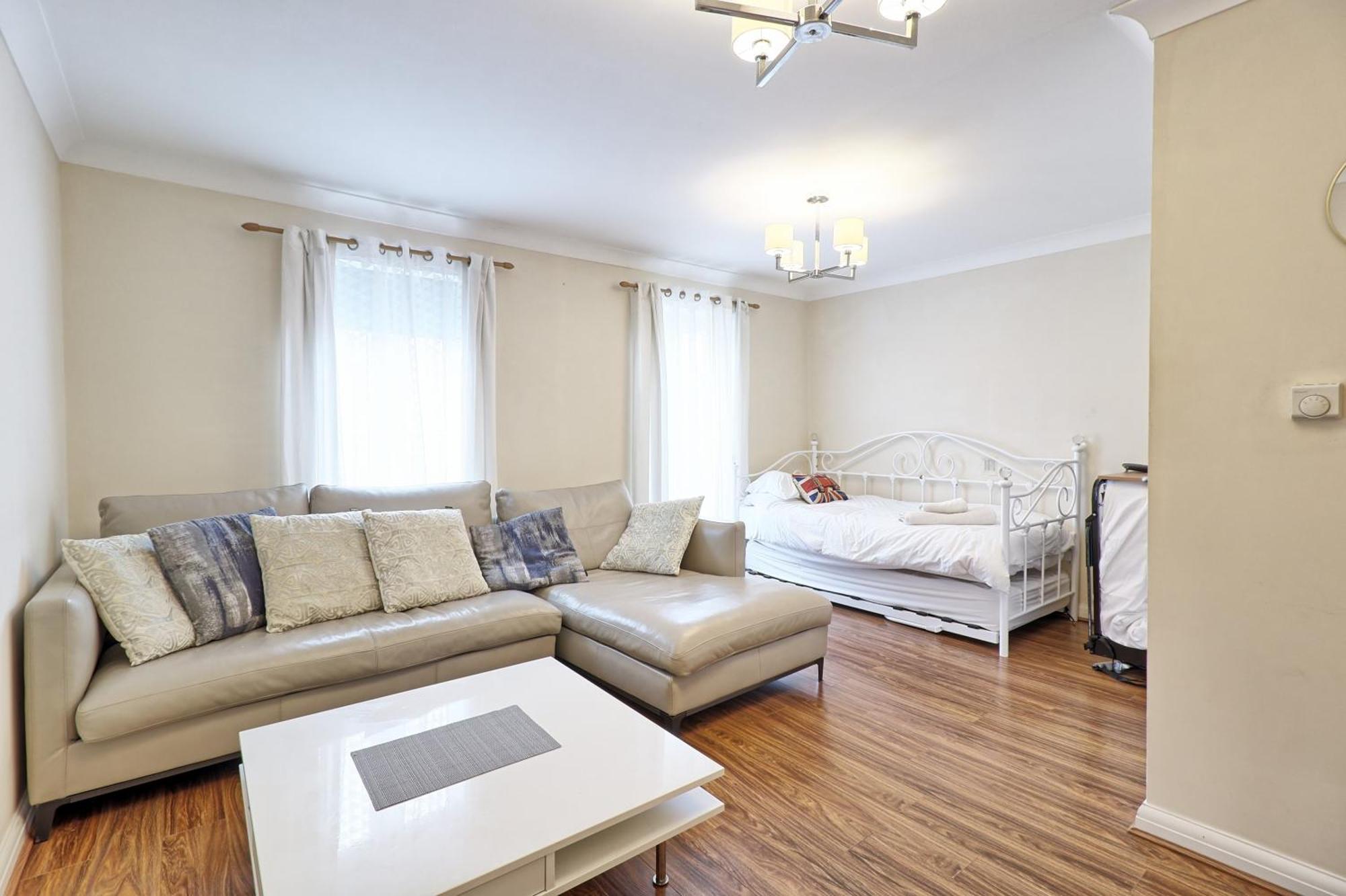 By Buildersbeds - Paignton House 4 Bedrooms Harold Wood Екстер'єр фото
