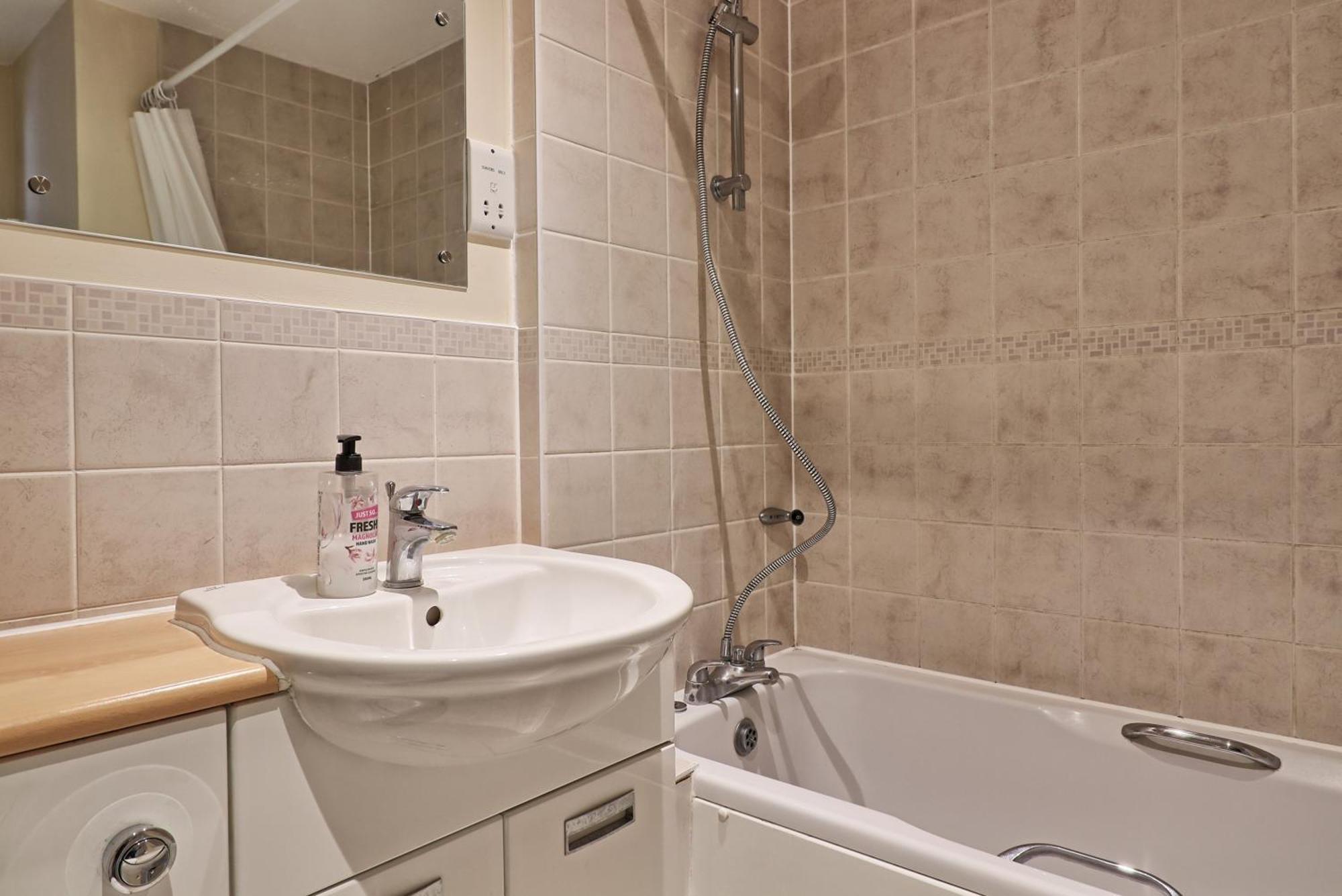 By Buildersbeds - Paignton House 4 Bedrooms Harold Wood Екстер'єр фото