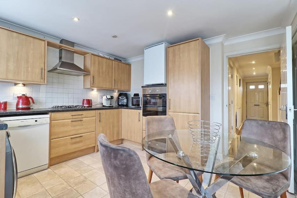 By Buildersbeds - Paignton House 4 Bedrooms Harold Wood Екстер'єр фото