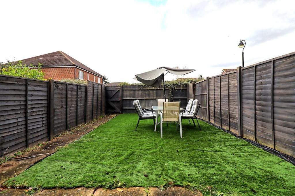 By Buildersbeds - Paignton House 4 Bedrooms Harold Wood Екстер'єр фото